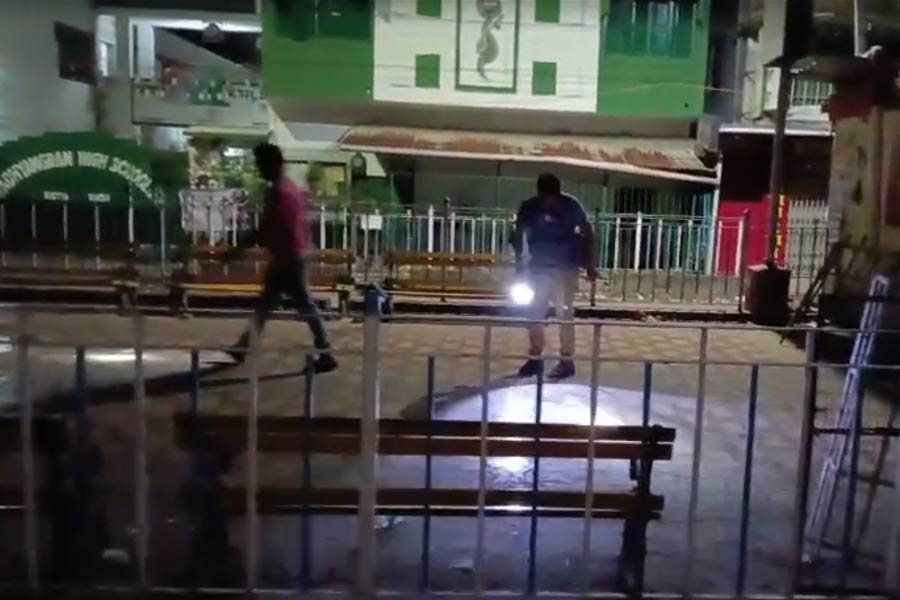 Blast at Madhyamgram, a person from Uttar Pradesh died