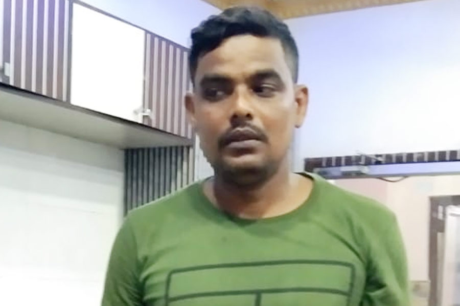 A Bangladeshi arrests from Howrah station
