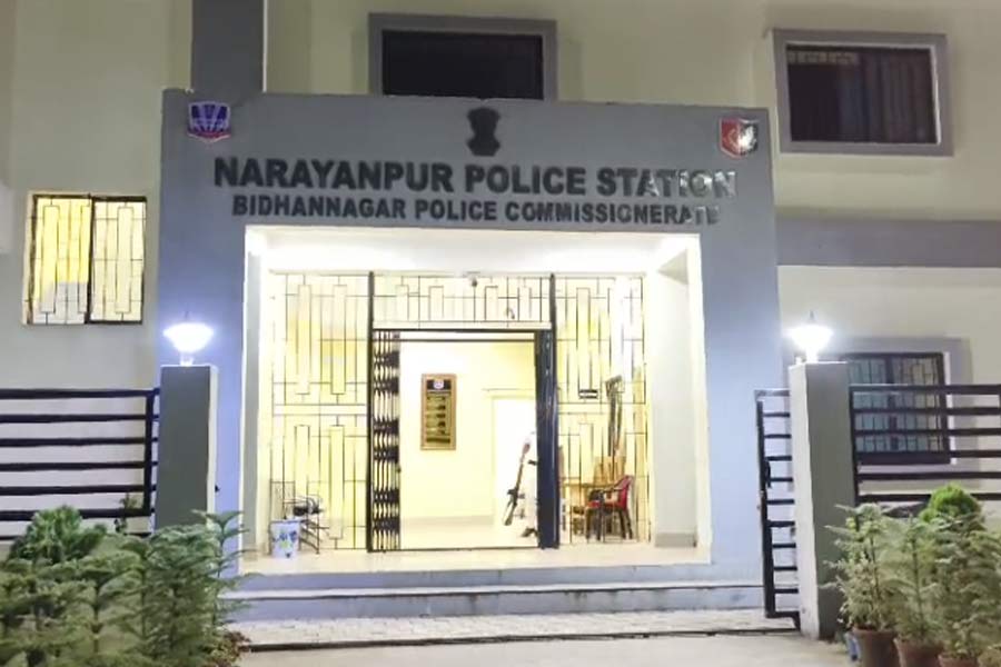 Two family members found dead in Rajarhat