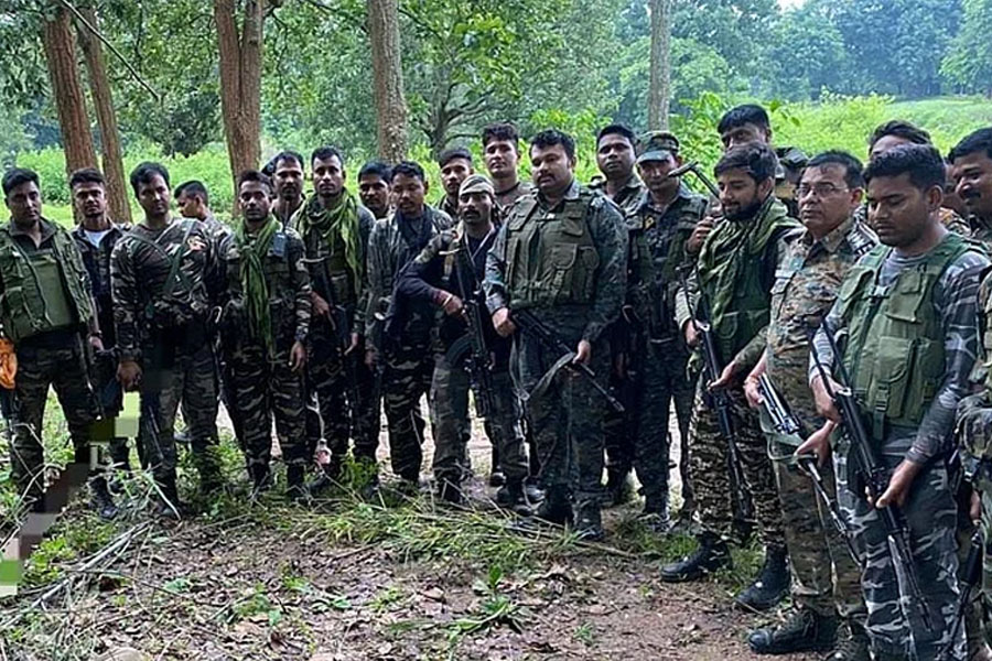 Maoist with rs 15 lakh bounty killed in gunfight in Jharkhand