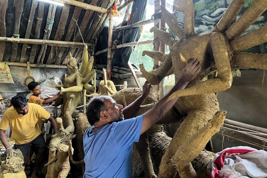 Durga Puja in Bengal: Three generations make Durga idol together in Purulia