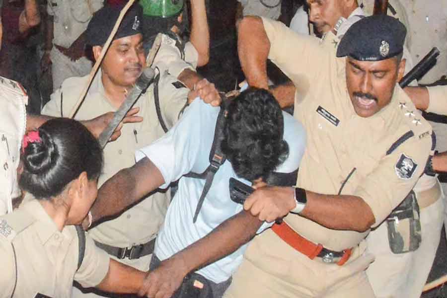 5 Police Personnel Injured In Mob Attack Over Murder Of 2 Children In Patna