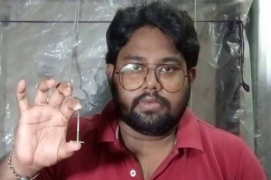 Howrah man sketches freedom fighter's face in matchstick