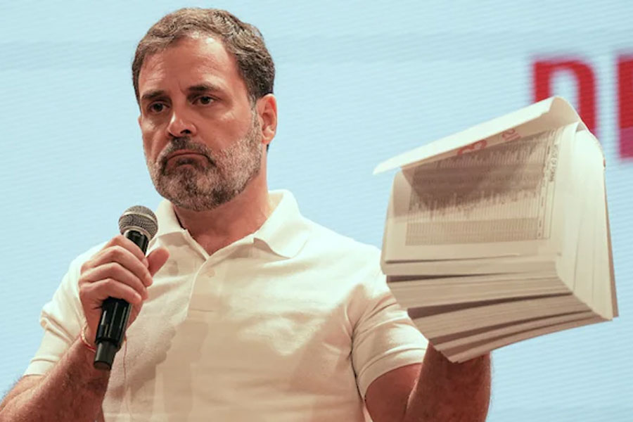 Poll body Letter to Rahul Gandhi on Karnataka voter fraud charge