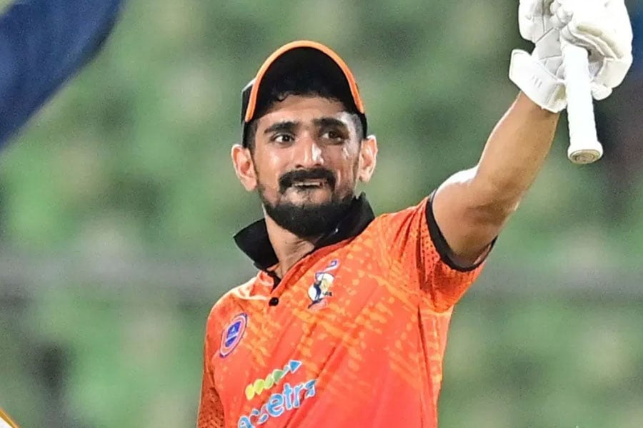 Salman Nizar hits 11 sixes in 13 balls during a Kerala Cricket League match