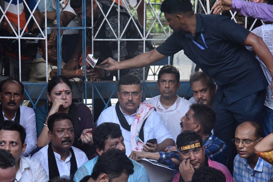 Suvendu Adhikari stands alone into West Bengal BJP regarding Nabnna Abhijan for Abhaya's justice