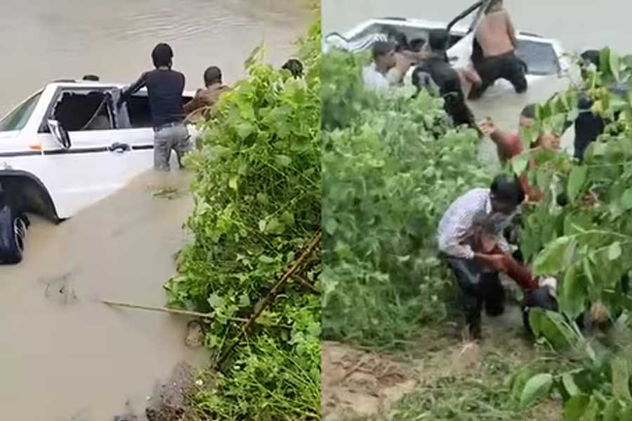 11 killed as vehicle plunges into canal in UttarPradesh