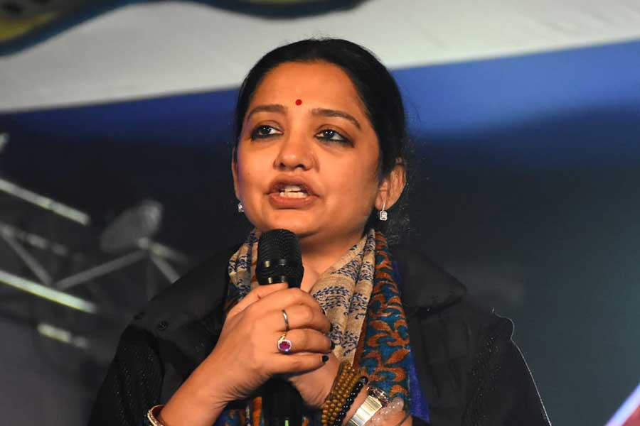 No eviction in jai hind colony, says centre, June Malia retaliates