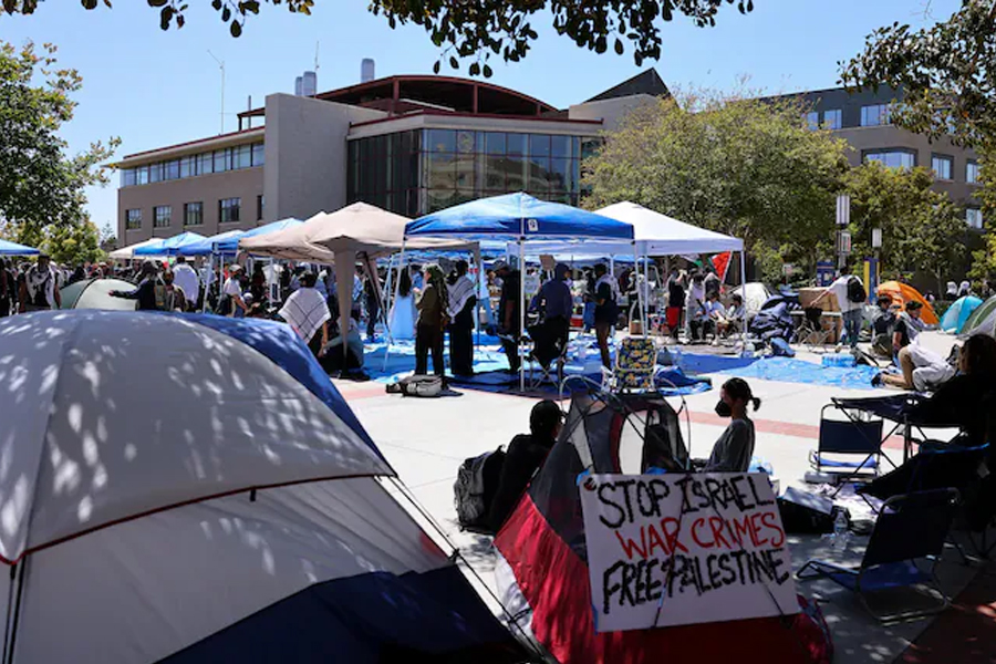 Donald Trump Seeks $1 Billion From University Of California-Los Angeles