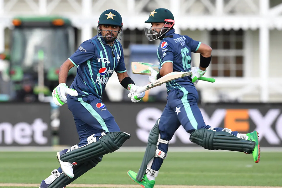 Pakistan cricketers should do advertisement, says former stars