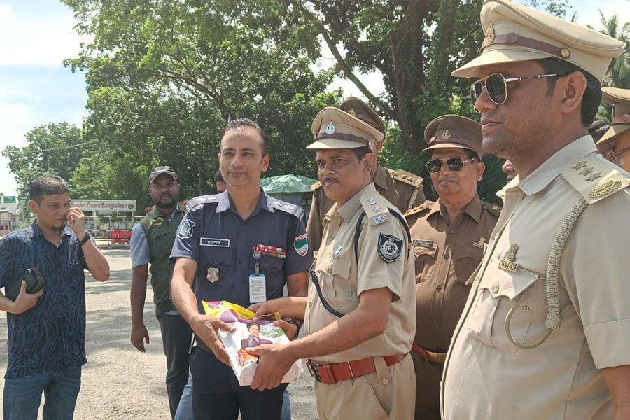 Independence Day: Soldiers from india-Bangladesh did not exchange greetings in Basirhat border