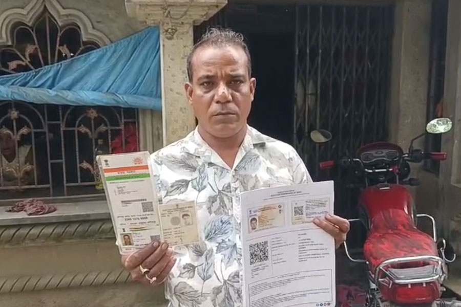 name, epic number same, changed the image! Bangaon person at the door of administration