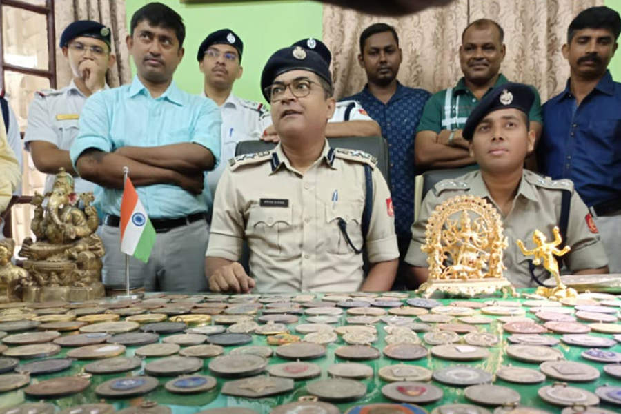 One arrested for stealing at Bula Chowdhuri's house