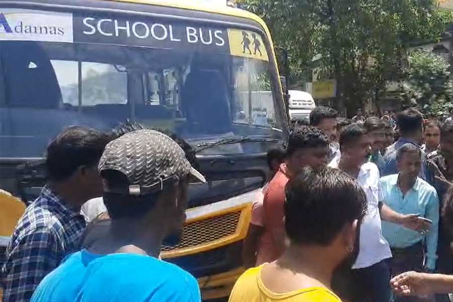road accident at khardah bt road north 24 parganas