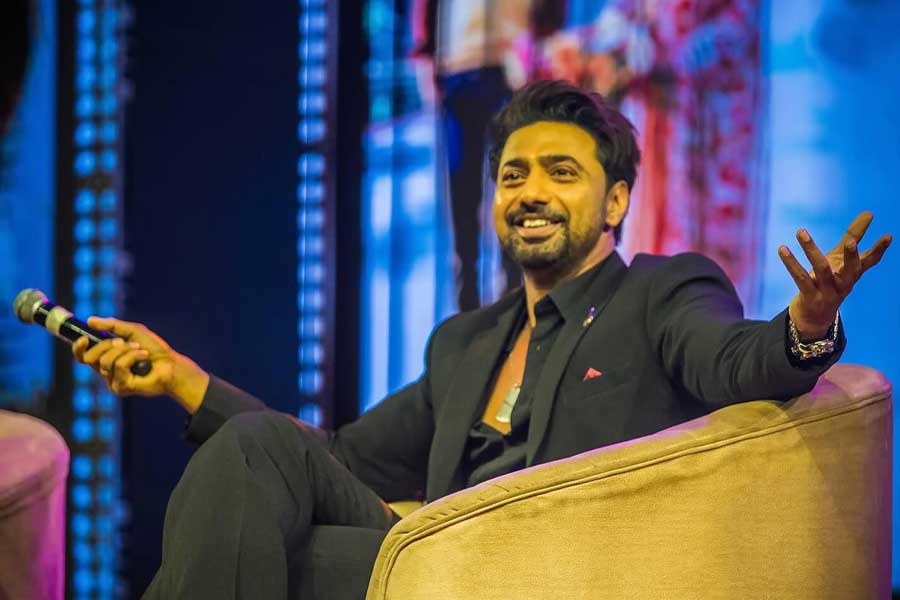 Dev, Rana Sarkar decides to cancel Dhumketu premier