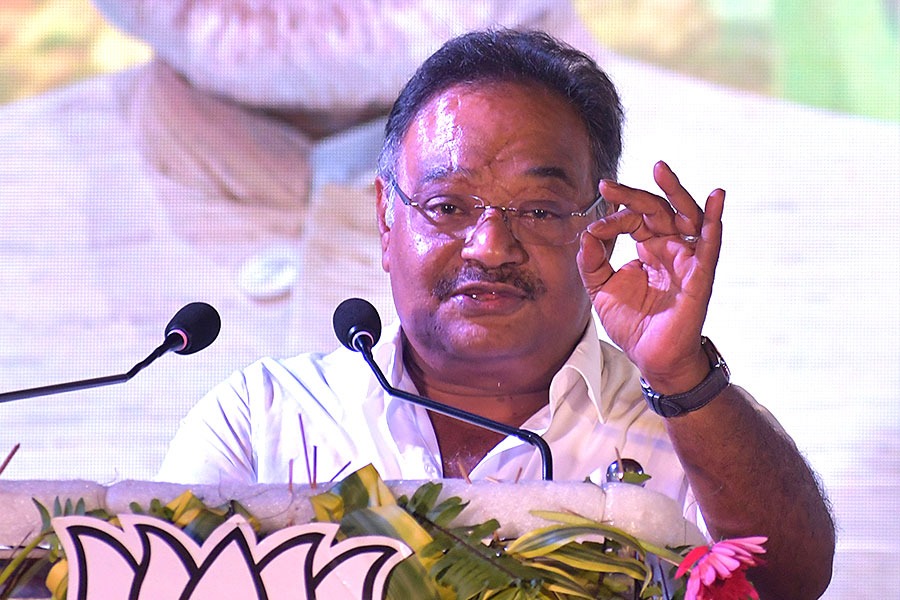 Samik Bhattacharya is keen to resolve disputes in West Bengal BJP