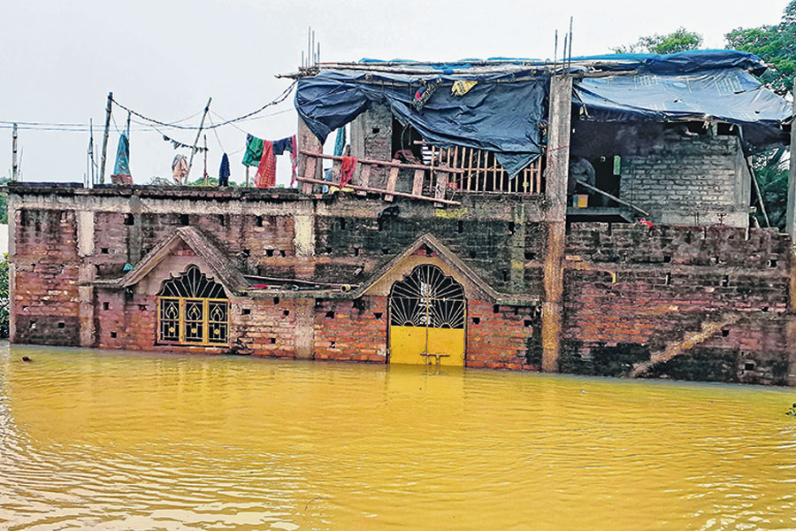 350 families trapped in Ghatal