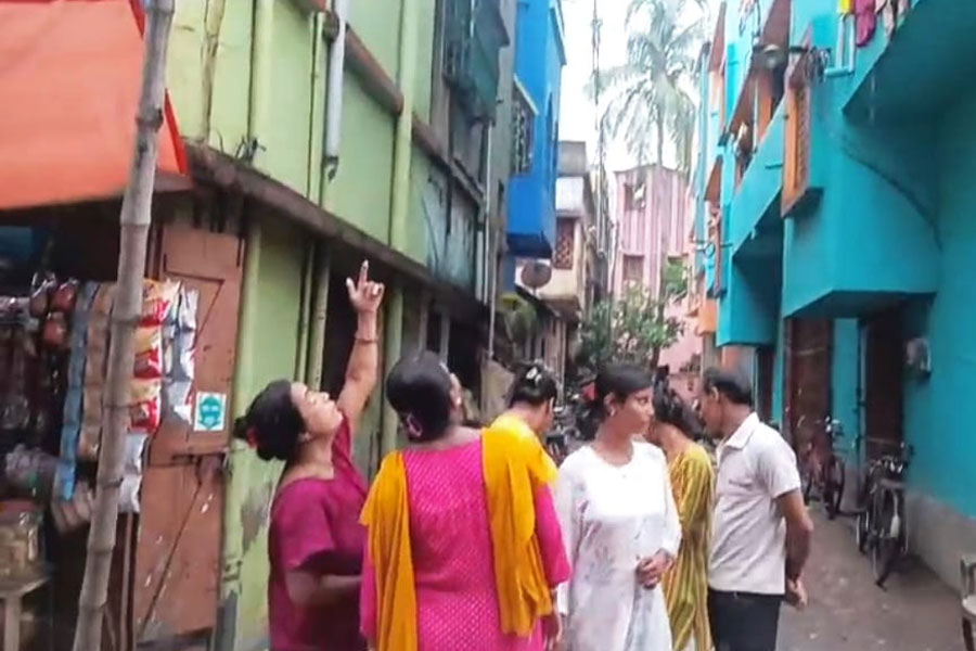 Child dies after falling from fifth floor in Howrah