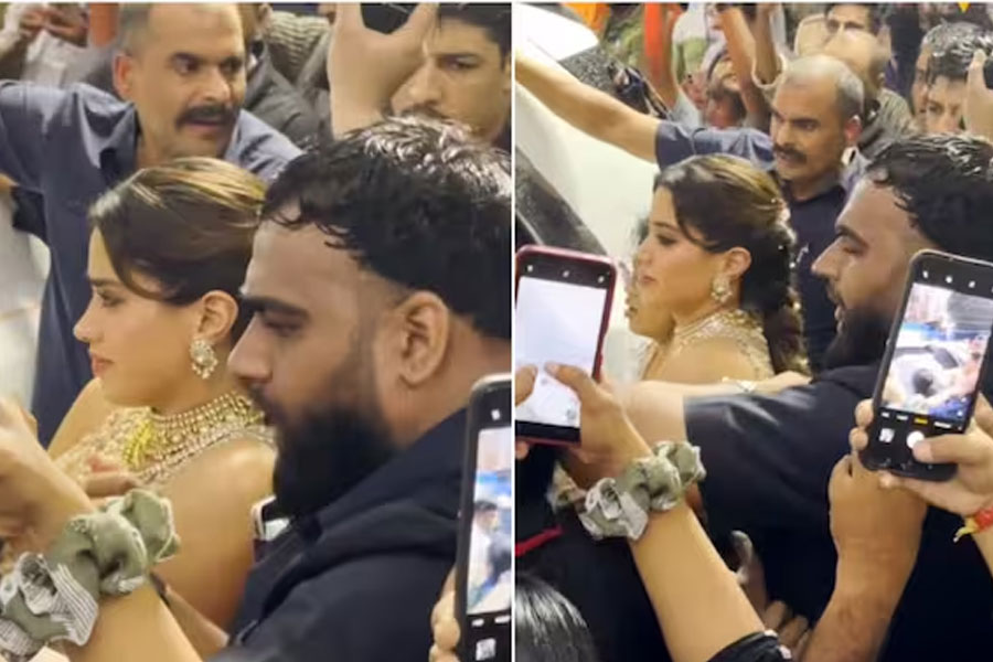Janhvi Kapoor mobbed during Dahi Handi event in Mumbai
