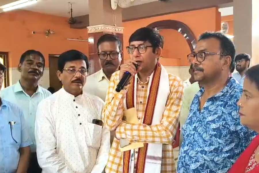 Star TMC MLA Kanchan Mallick faces agitation at Uttarpara, what he says to defend self