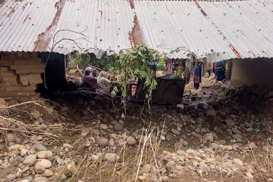 At least 7 died after cloud burst rain hits Kathua in Kashmir