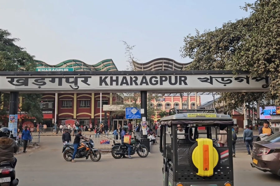 Child crushed to death under iron beam at Kharagpur station