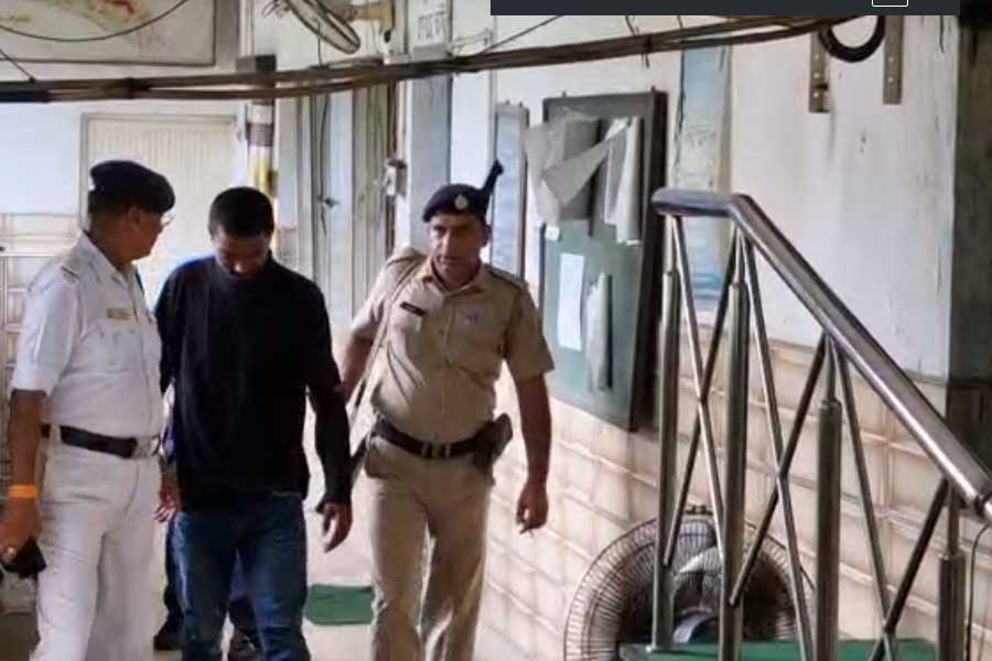 Bangladeshi man arrested for trying to run away from Dumdum Airport