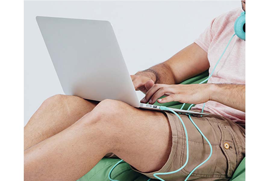 A study by the University of Calcutta shows that Phone in pants pocket affect sperm count