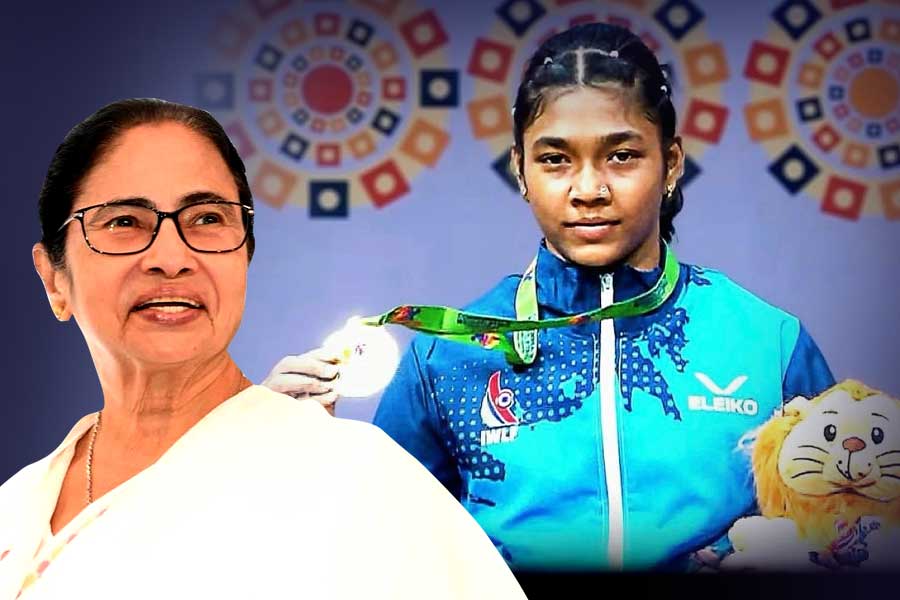 WB CM Mamata Banerjee congratulates Koyel Bar