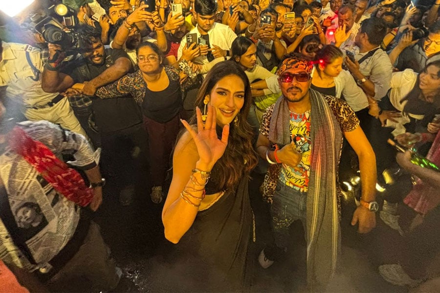 Raktabeej 2 ITEM SONG PARFORMANCE IN MOB
