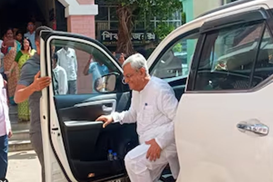 Car of WB minister met an accident in Domjur