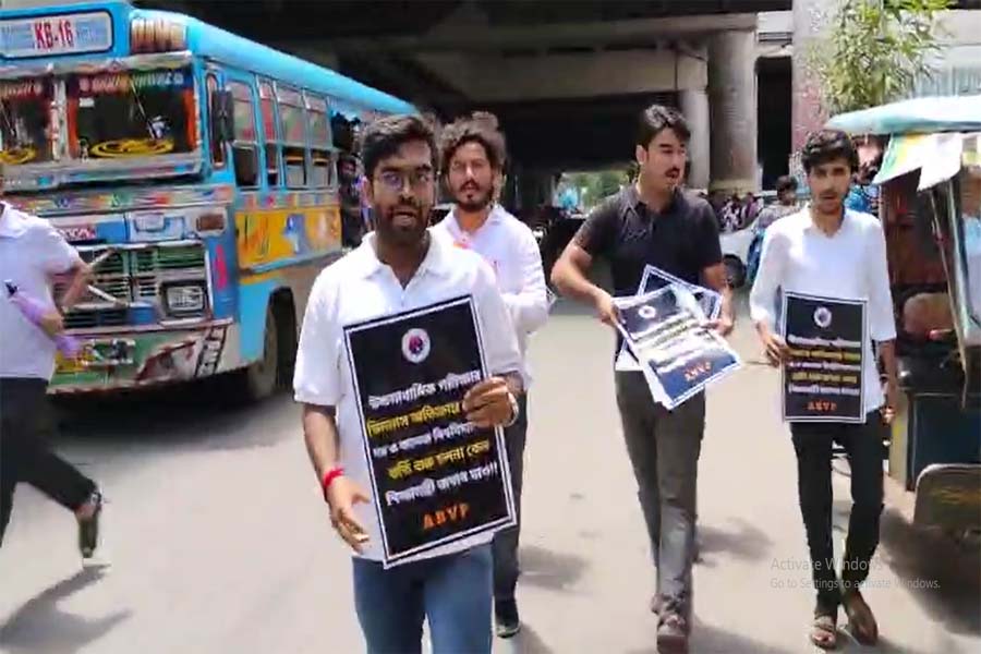 police stops rally by ABVP today salt lake, they were protesting for admission in college