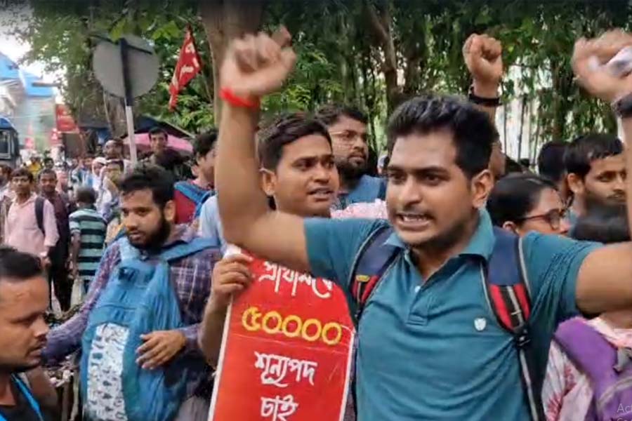Primary candidates protesting at Karunamoyee, Salt Lake, police stops them