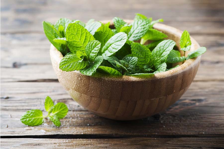 These home remedies will help you to prevent nausea and vomiting