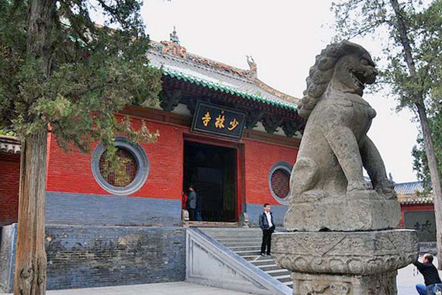 Why did more than 30 monks leave the famous Shaolin Temple