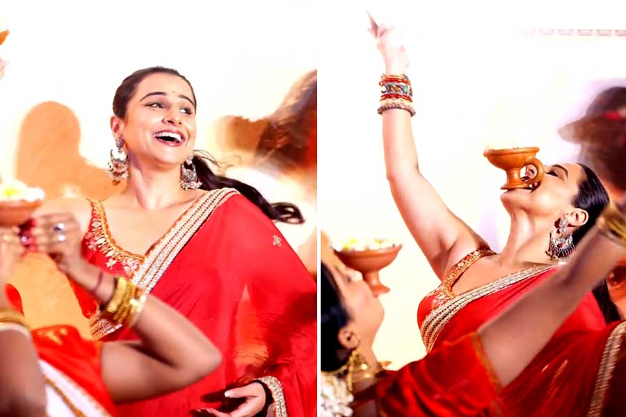 Vidya Balan celebrates 20 years of Parineeta With Dhunuchi Naach