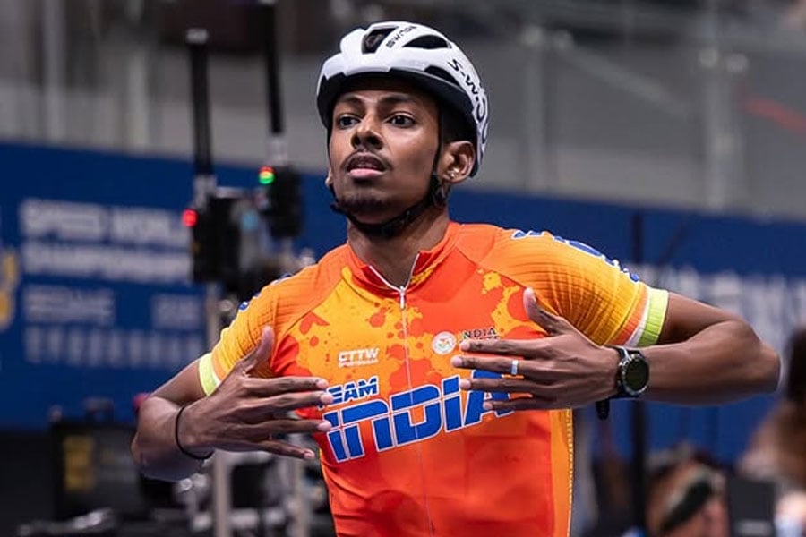 Anandkumar Velkumar became the first Indian to win gold in Speed ​​Skating World Championships.
