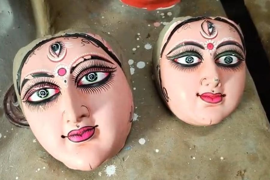 Asansol the head of 2 durga idols stolen