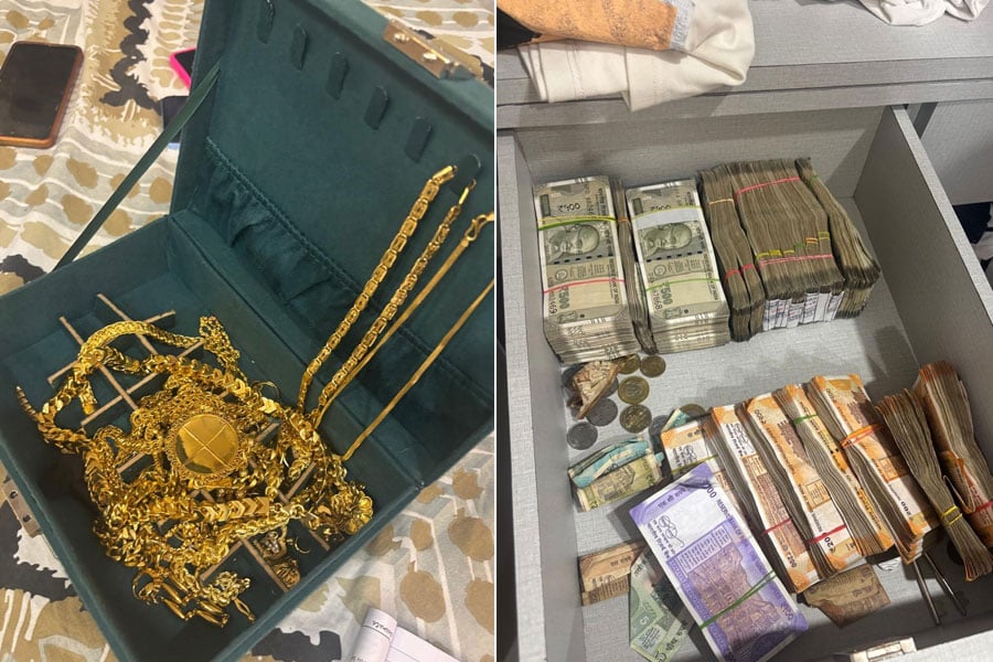 Fake call center in Kolkata Police arrested 10 people