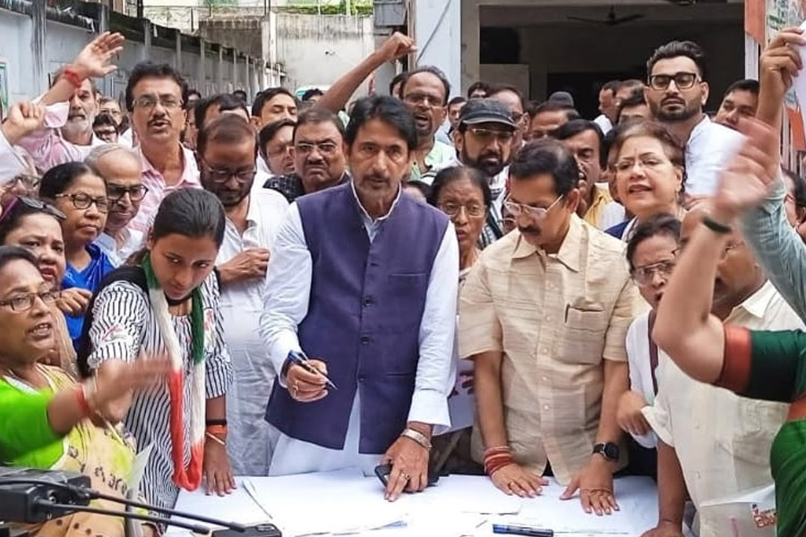 Congress wants to be the deciding factor in Bengal, Says AICC observer
