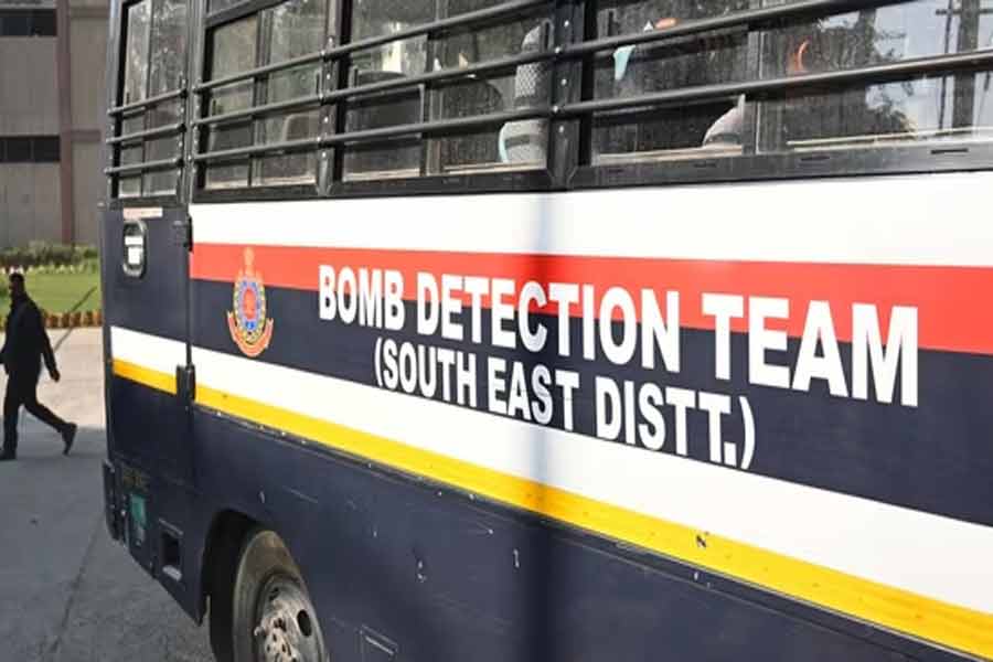 Delhi CM Secretariat, Maulana Azad medical college get bomb threat