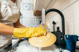 Lifestyle News: People who wash dish right after eating food they have some qualities