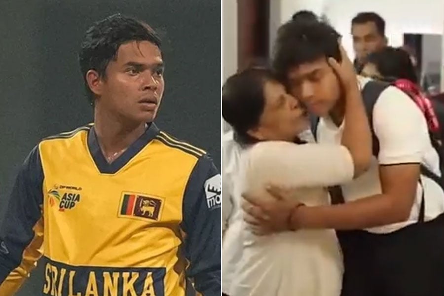 Dunith Wellalage rejoins Sri Lanka after father's demise; emotional family farewell goes viral