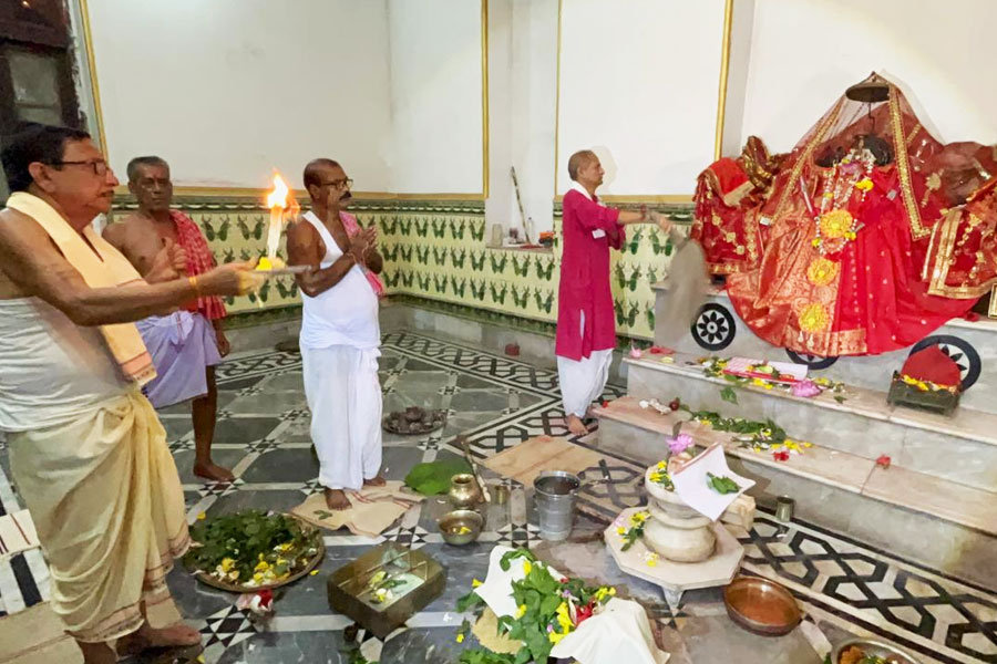Bonedi Barir Durga Puja: Here is the Durga Puja preparation of Garh Panchkot Rajbari