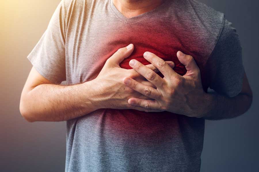 Employee dies by severe heart attack 10 minutes after texting for sick leave