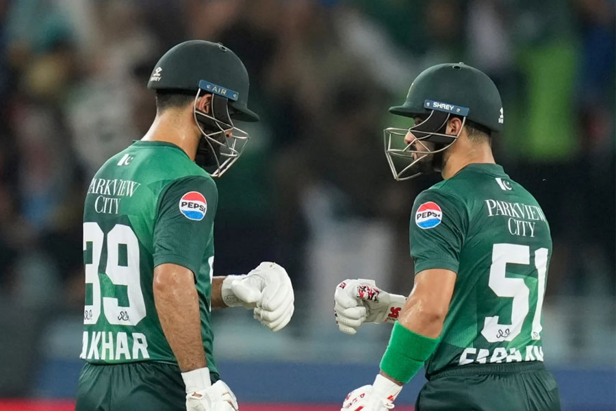 IND VS PAK LIVE: Farhan out after a blistering half-century, Varun Chakaravarthy brings India back into the match