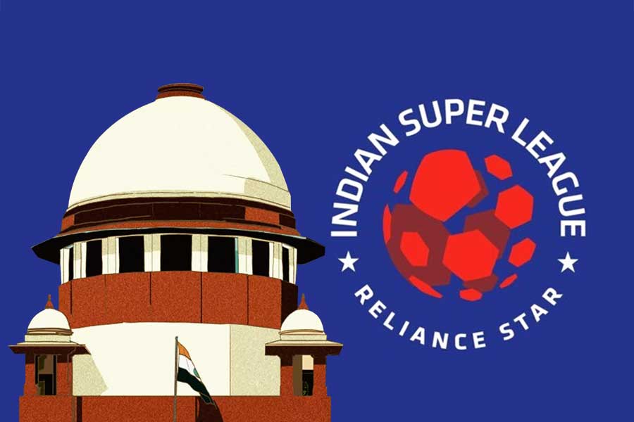 Supreme Court directs AIFF to call tender for ISL
