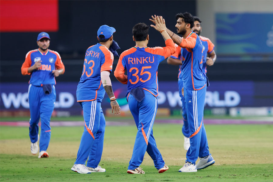 IND VS PAK LIVE: India's powerful spinners are on the verge of being overwhelmed by Pakistan's spinners