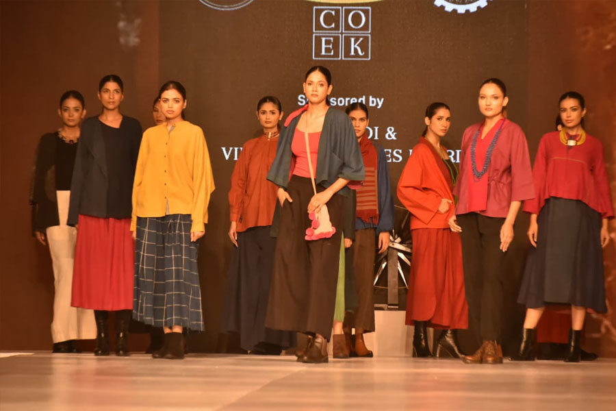 Khadi steals spotlight at UPITS 2025 fashion show blending tradition with modern design