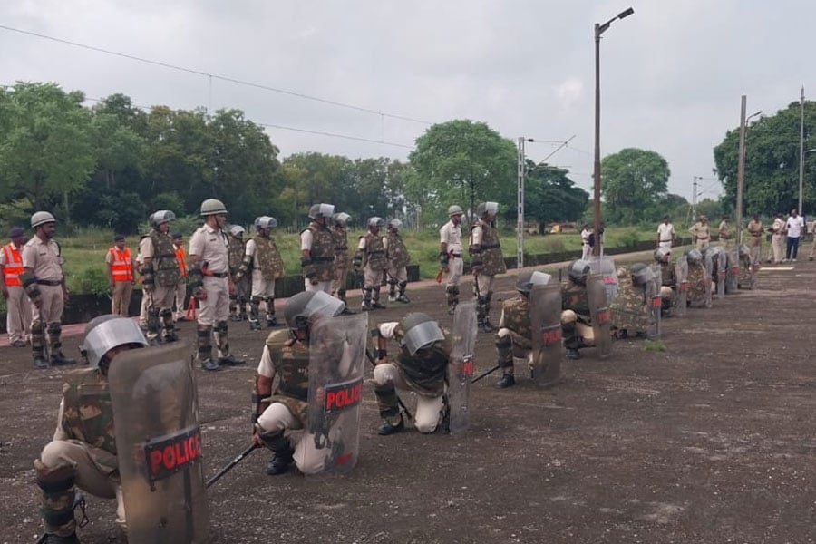 Kurmis to block rail and road for indefinite period ahead of Puja